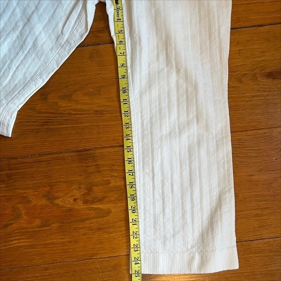 Ann Taylor Cropped Eyelet Textured Pants in Cream Size 10 - Picture 7 of 7